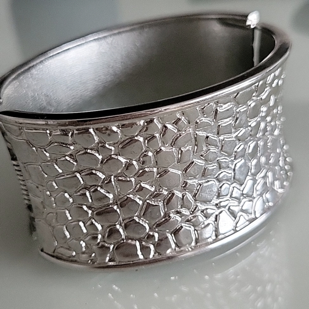 Silver Pebbled Hinge Bangle Bracelet
